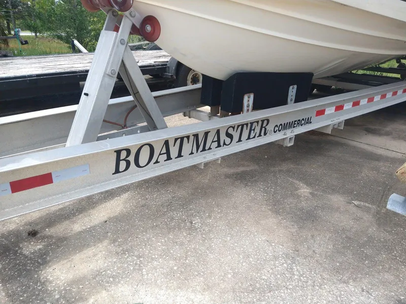 Slide: The Image of SeaVee 320I 2004 - 22