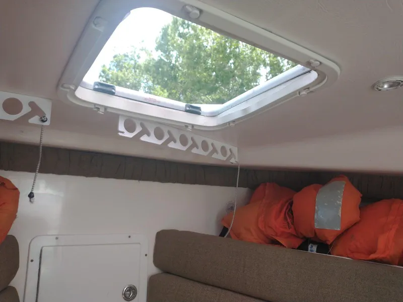 Slide: The Image of SeaVee 320I 2004 - 6