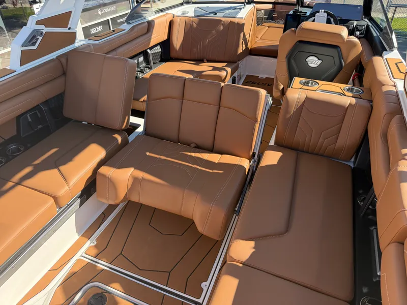 Slide: The Image of Malibu 25 LSV 2027 - 32