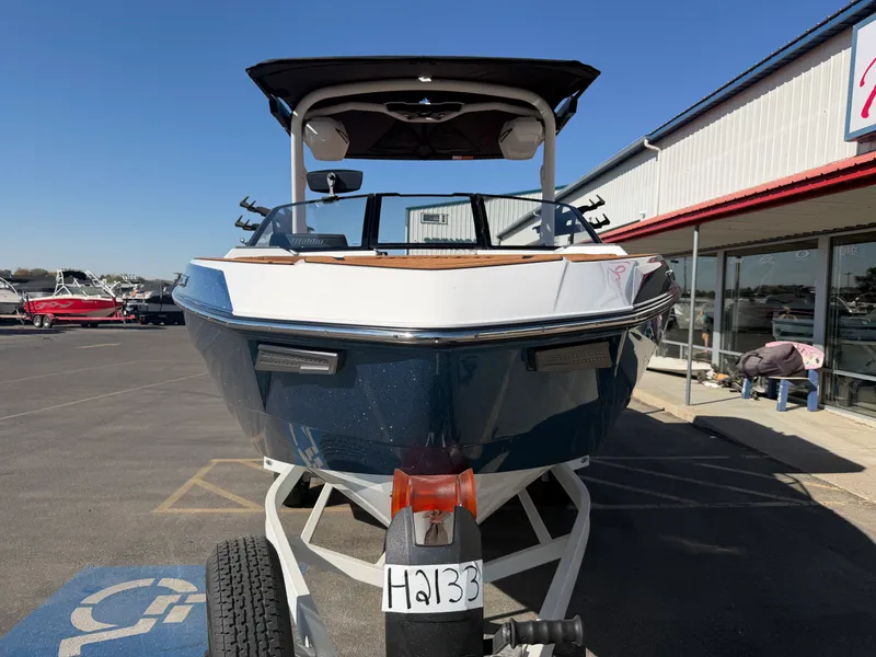 Slide: The Image of Malibu 25 LSV 2027 - 9
