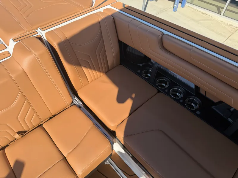 Slide: The Image of Malibu 25 LSV 2027 - 23