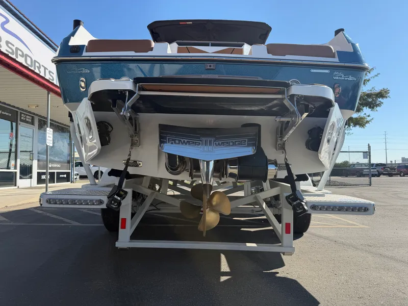 Slide: The Image of Malibu 25 LSV 2027 - 4