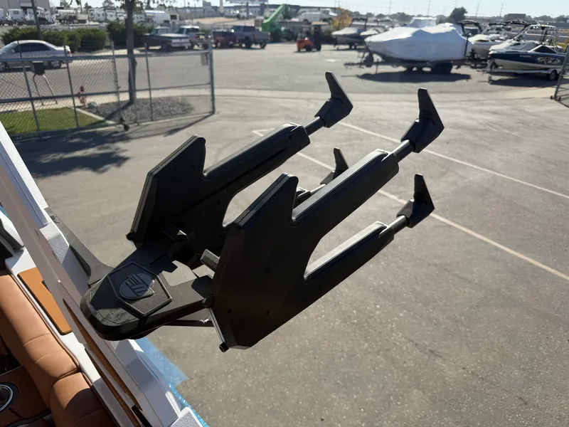 Slide: The Image of Malibu 25 LSV 2027 - 35
