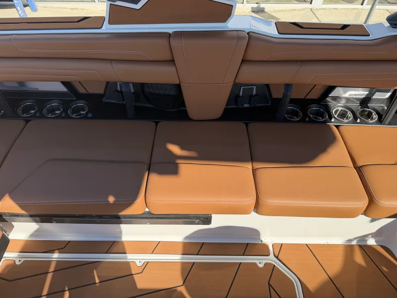 Slide: The Image of Malibu 25 LSV 2027 - 24