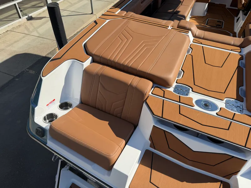 Slide: The Image of Malibu 25 LSV 2027 - 16