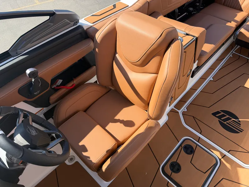 Slide: The Image of Malibu 25 LSV 2027 - 27