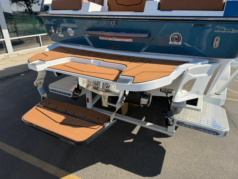 Slide: The Image of Malibu 25 LSV 2027 - 14