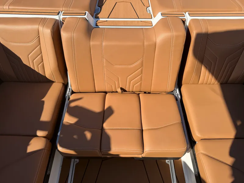 Slide: The Image of Malibu 25 LSV 2027 - 22