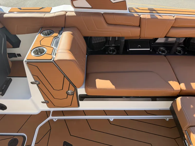 Slide: The Image of Malibu 25 LSV 2027 - 20
