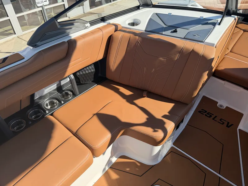 Slide: The Image of Malibu 25 LSV 2027 - 25