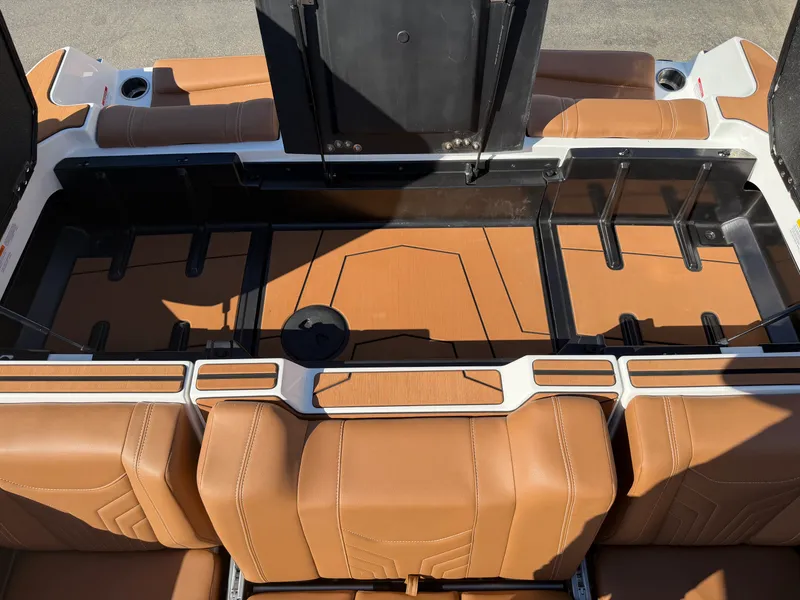 Slide: The Image of Malibu 25 LSV 2027 - 33
