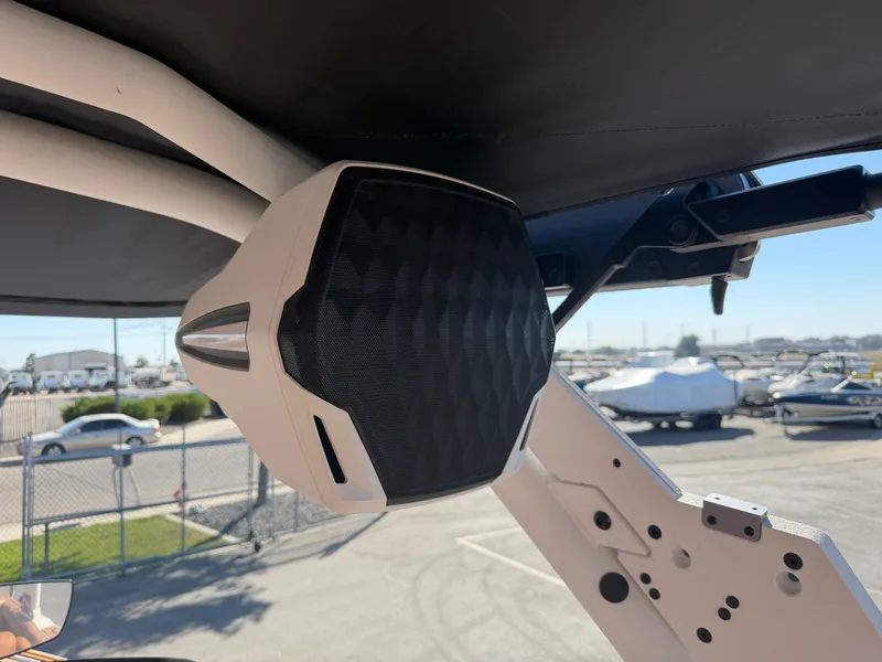 Slide: The Image of Malibu 25 LSV 2027 - 34