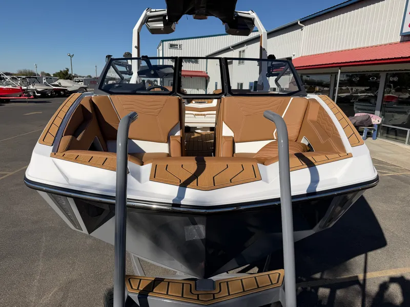 Slide: The Image of Nautique G23 2027 - 11