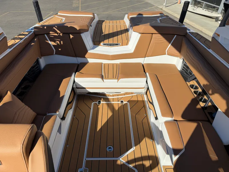 Slide: The Image of Nautique G23 2027 - 18