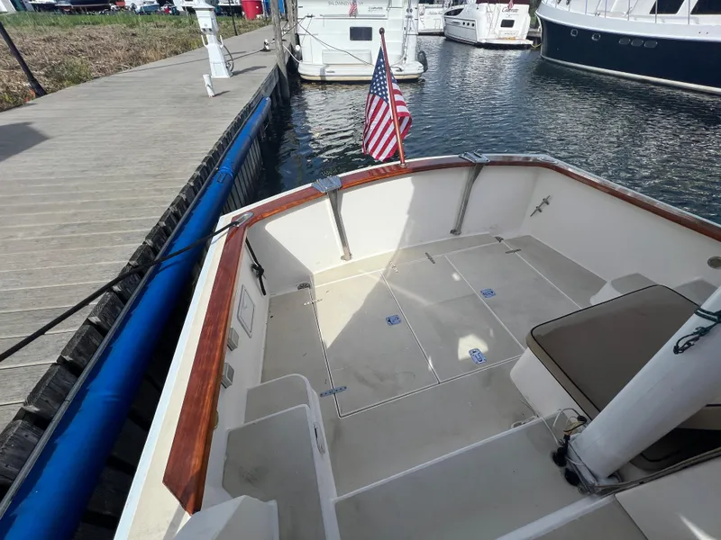 Slide: The Image of Bruckmann Bluestar 29.9 2000 model boat docked at marina with American flag. - 15