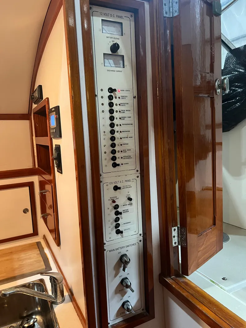 Slide: The Image of Electrical control panel inside a 2000 Bruckmann Bluestar 29.9 boat. - 25