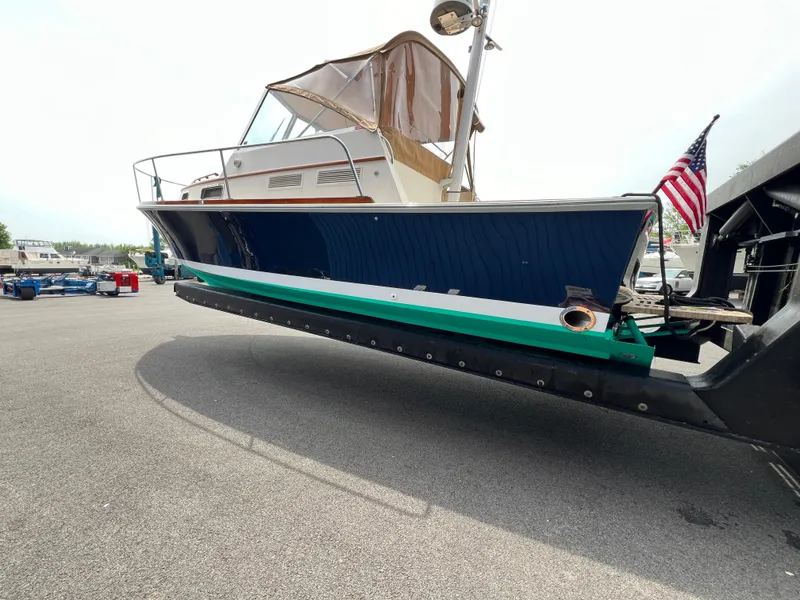 Slide: The Image of Bruckmann Bluestar 29.9 boat, 2000 model, on a trailer with an American flag. - 4
