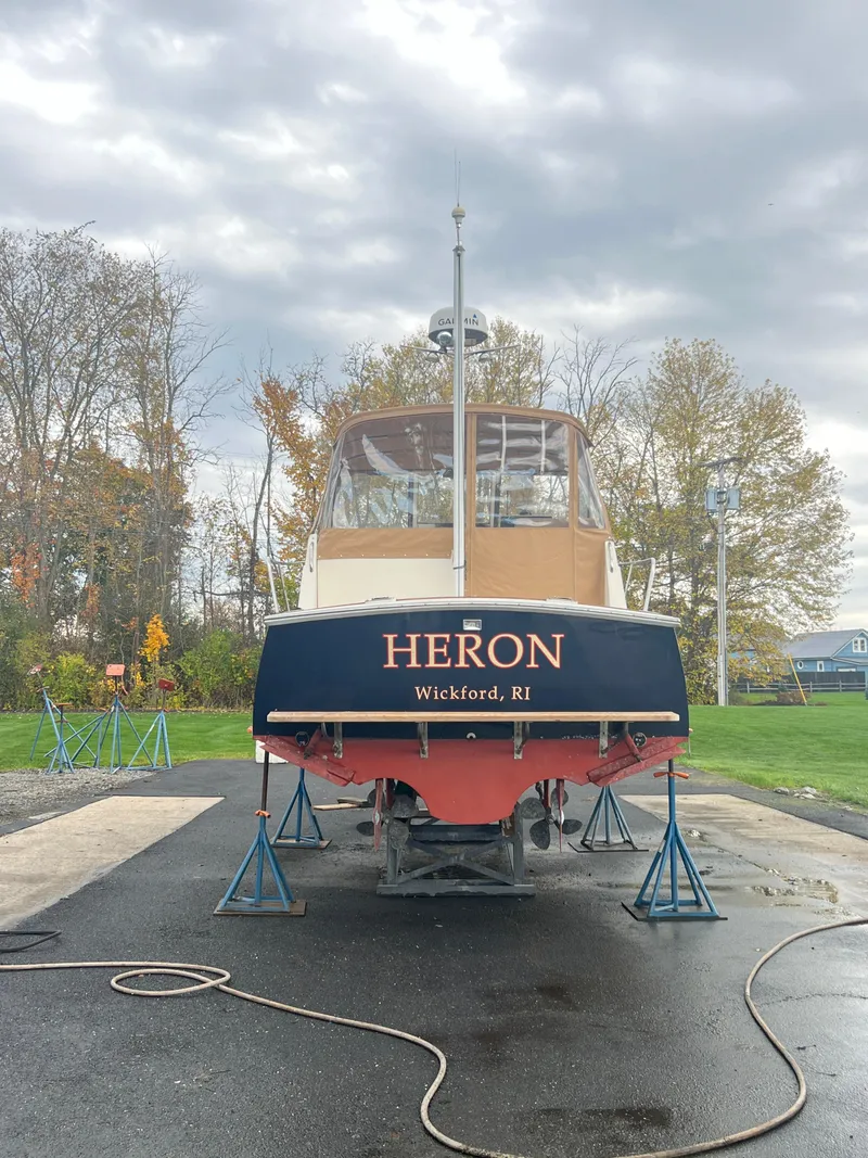 Slide: The Image of Bruckmann Bluestar 29.9 boat, 2000 model, named HERON in Wickford, RI, on stands for - 6