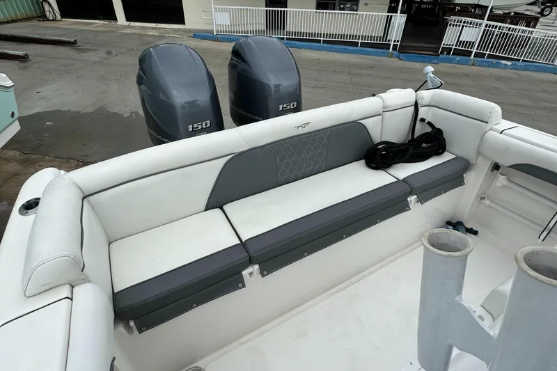 Slide: The Image of Transom Seat/Livewell and Door - 17