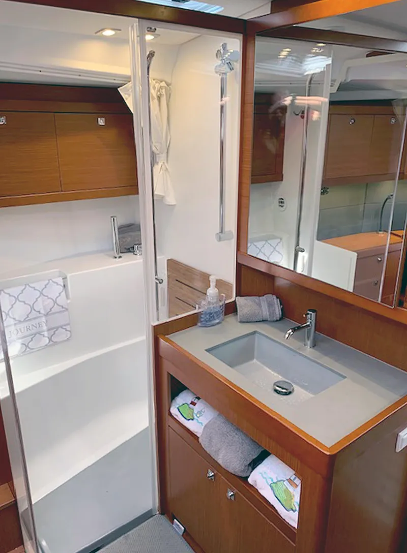 Slide: The Image of 2019 Beneteau Oceanis 48 - head - 33
