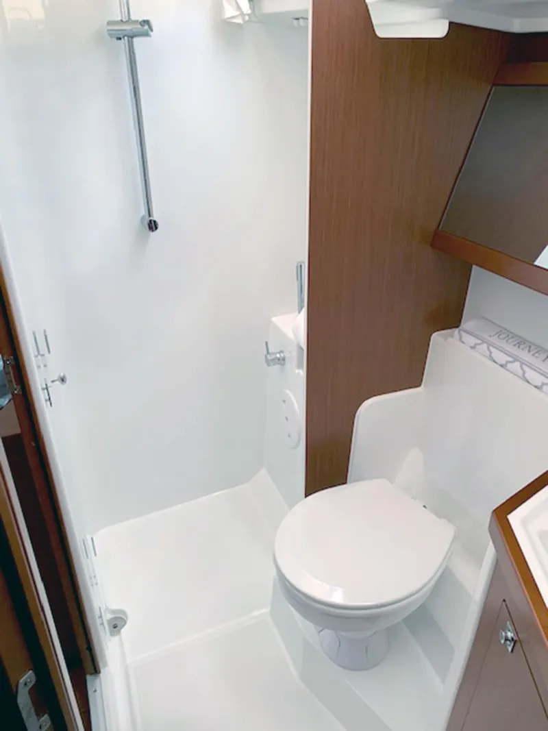 Slide: The Image of 2019 Beneteau Oceanis 48 - Head - 36