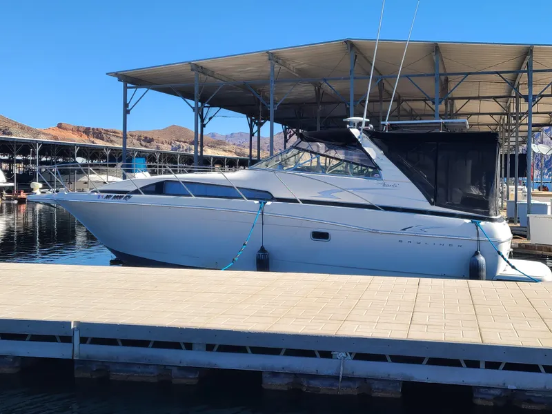 The Image of 1995 Bayliner Avanti boat docked at a marina. - 1