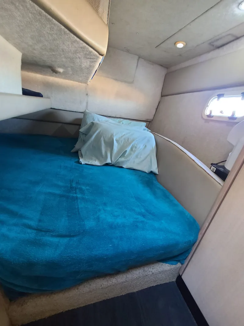 Slide: The Image of 1995 Bayliner Avanti cabin interior with bed and window. - 15