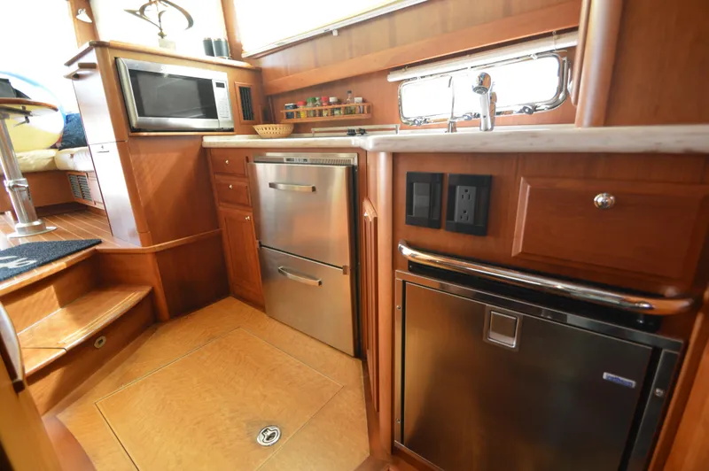 Slide: The Image of Sabreline 42 Salon Express 2013 - 31