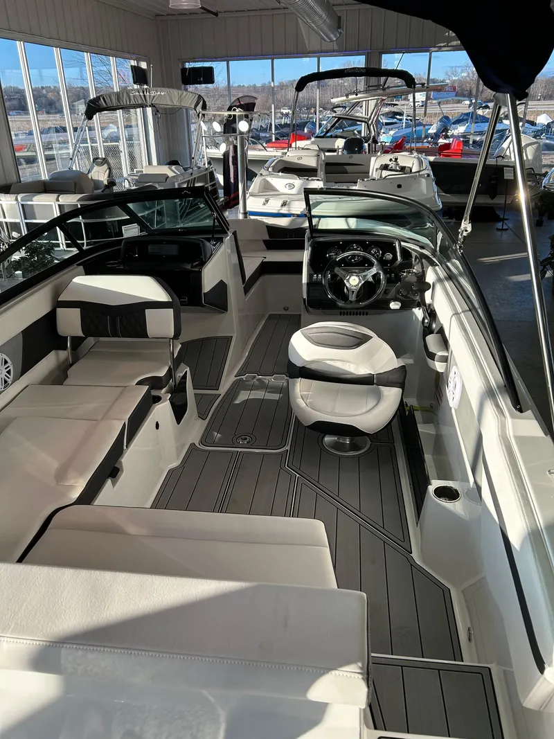 Slide: The Image of Monterey M205 Family Bowrider 2024 - 4