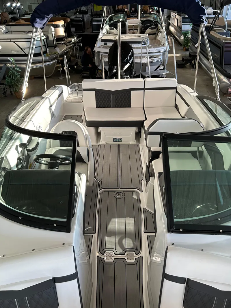 Slide: The Image of Monterey M205 Family Bowrider 2024 - 7