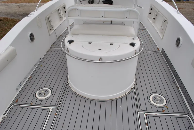 Slide: The Image of 2001 ProKat 2800KAT boat deck with seating and storage compartments. - 18