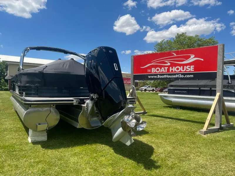 Slide: The Image of 2022 Bennington 28RSRX1 pontoon boat at The Boat House dealership. - 5