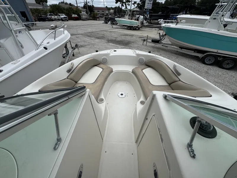 Slide: The Image of Sea Ray 200 2003 - 9