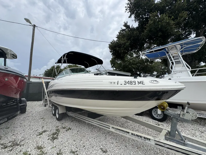 Slide: The Image of Sea Ray 200 2003 - 2