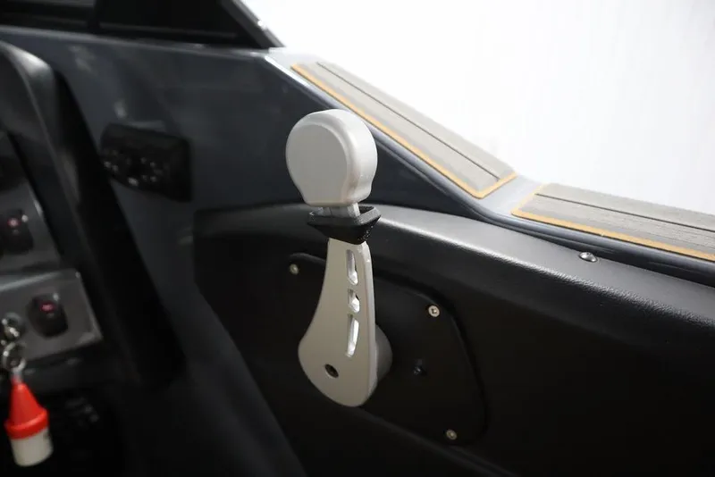 Slide: The Image of 2024 Supreme ZS232 boat throttle control lever in cockpit. - 33