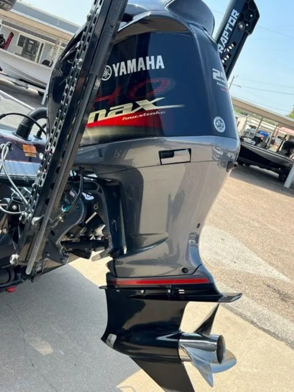 Slide: The Image of 2014 Skeeter 20i boat with glittery finish and Yamaha 250 engine. - 1