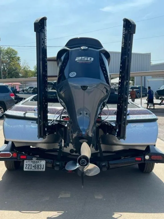 Slide: The Image of 2014 Skeeter 20i boat with trolling motor on deck. - 11