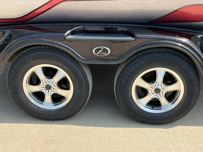 Slide: The Image of 2014 Skeeter 20i boat in parking lot, featuring spacious deck and seating. - 12