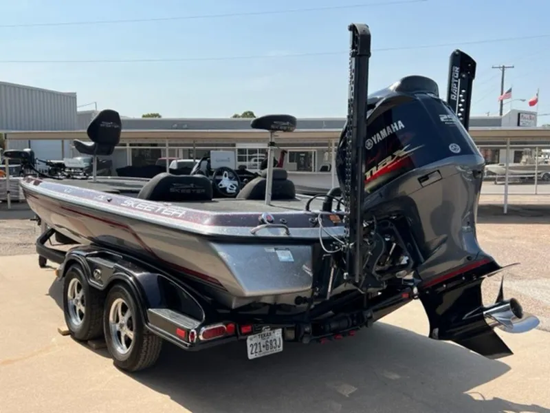 Slide: The Image of 2014 Skeeter 20i boat interior with dashboard and carpeted deck. - 15