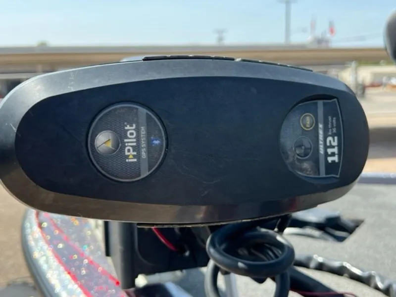 Slide: The Image of 2014 Skeeter 20i boat logo with metallic finish and sleek design. - 3