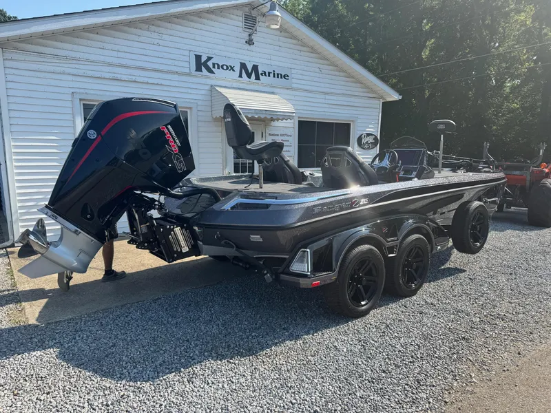 Slide: The Image of 2024 Ranger Z521R CUP boat parked outside Knox Marine dealership. - 3