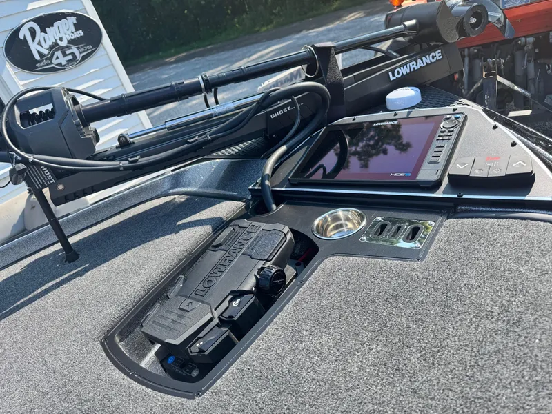 Slide: The Image of 2024 Ranger Z521R CUP boat dashboard with Lowrance electronics and control panel. - 7