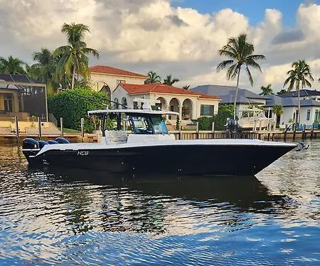 The Image of 2019 HCB 39 Speciale boat on water near luxury waterfront homes. - 0