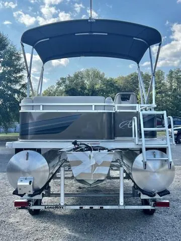 Slide: The Image of 2024 Avalon VTX 19 Cruise pontoon boat, rear view, in stock. - 4