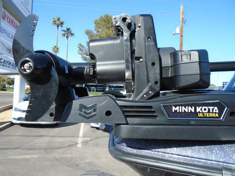 Slide: The Image of Minn Kota Ulterra motor on 2024 Vexus DVX20S boat. - 4