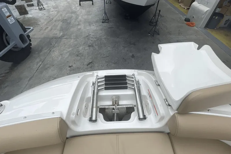 Slide: The Image of 2019 Sea Ray SDX 250 Outboard boat with folded swim ladder on deck. - 32