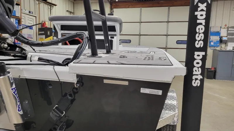 Slide: The Image of 2025 Xpress Skiff 185 with Yamaha Vmax 115 SHO in stock, displayed in a showroom. - 11