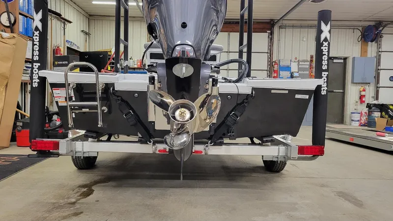 Slide: The Image of 2025 Xpress Skiff 185 with Yamaha Vmax 115 SHO in a garage setting. - 15
