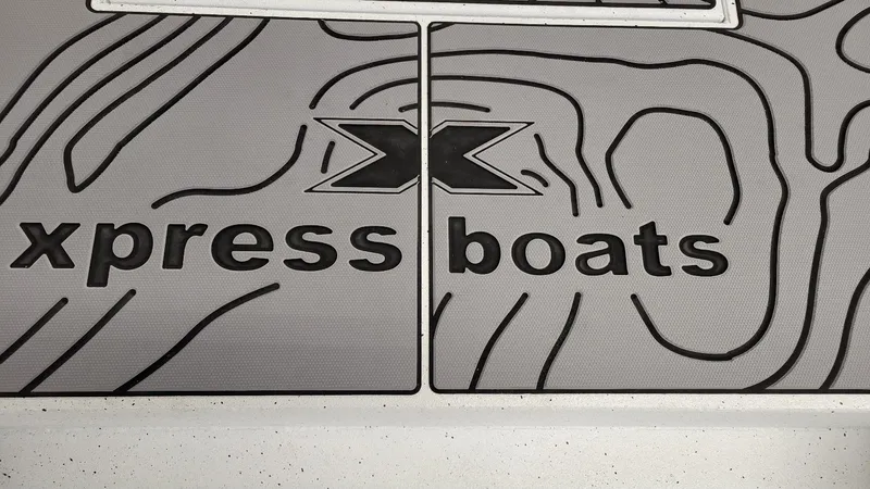 Slide: The Image of Xpress Boats logo on Skiff 185, 2025 model with Yamaha Vmax 115 SHO. - 18