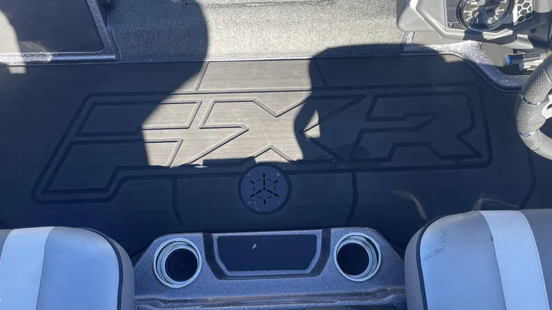 Slide: The Image of Skeeter FXR20 Select 2023 - 17